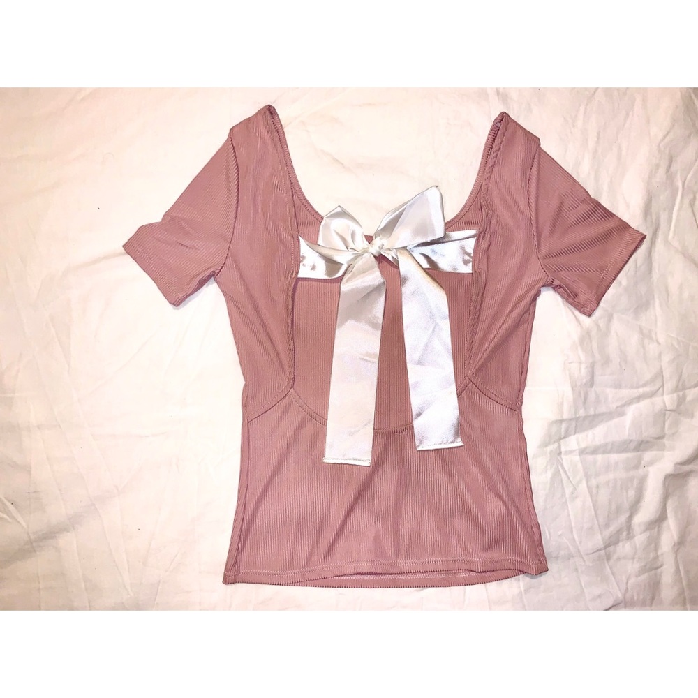 Pink short sleeve shirt with bow💖